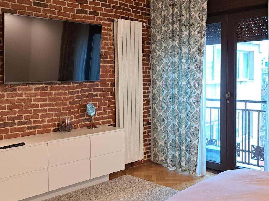 Classy Apartment With Parking In The City Center Bukarest Eksteriør billede