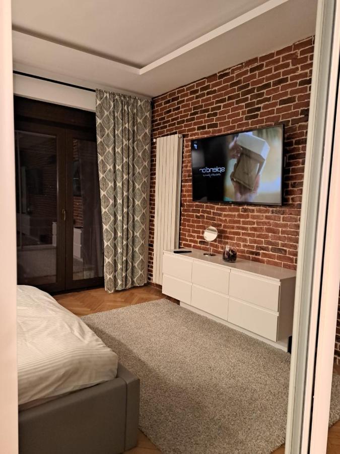 Classy Apartment With Parking In The City Center Bukarest Eksteriør billede