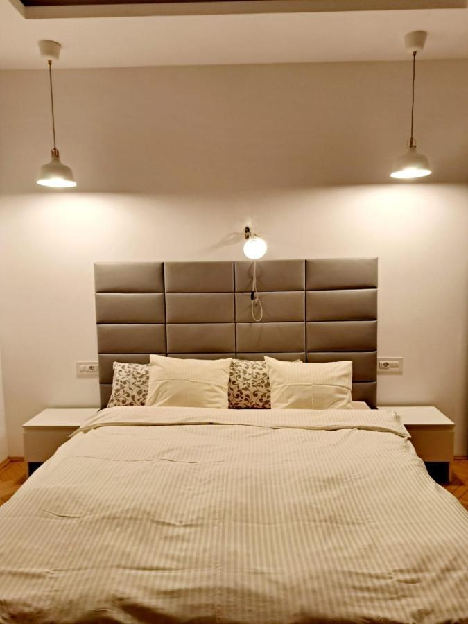 Classy Apartment With Parking In The City Center Bukarest Eksteriør billede