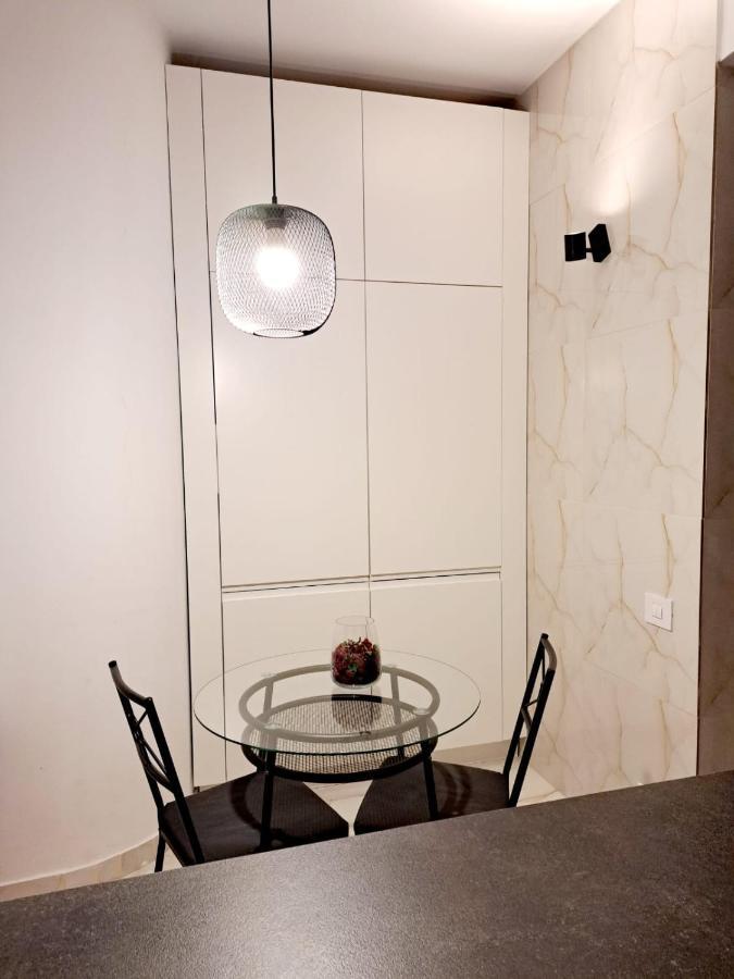 Classy Apartment With Parking In The City Center Bukarest Eksteriør billede