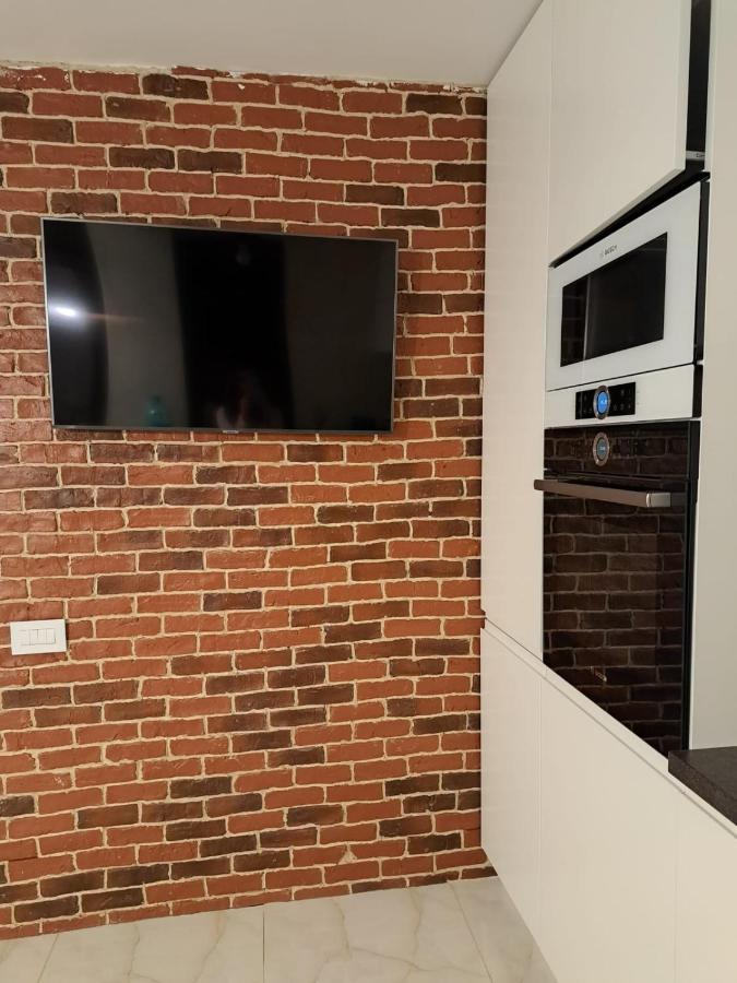 Classy Apartment With Parking In The City Center Bukarest Eksteriør billede