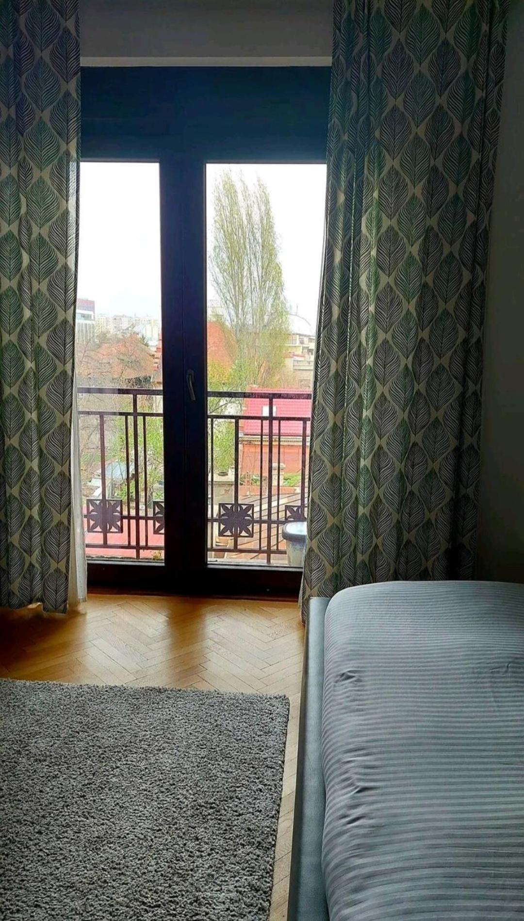 Classy Apartment With Parking In The City Center Bukarest Eksteriør billede