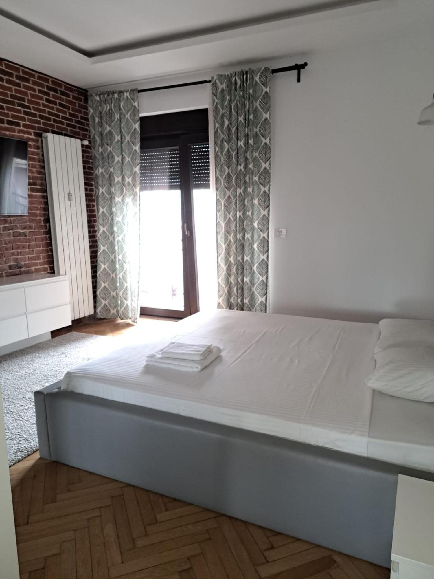 Classy Apartment With Parking In The City Center Bukarest Eksteriør billede